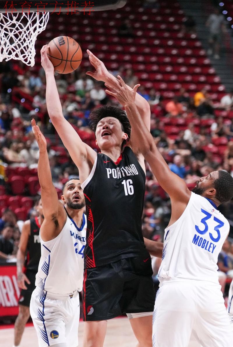 杨瀚森G联赛拿到18分10板，NBA生涯所有比赛中首次拿到两双